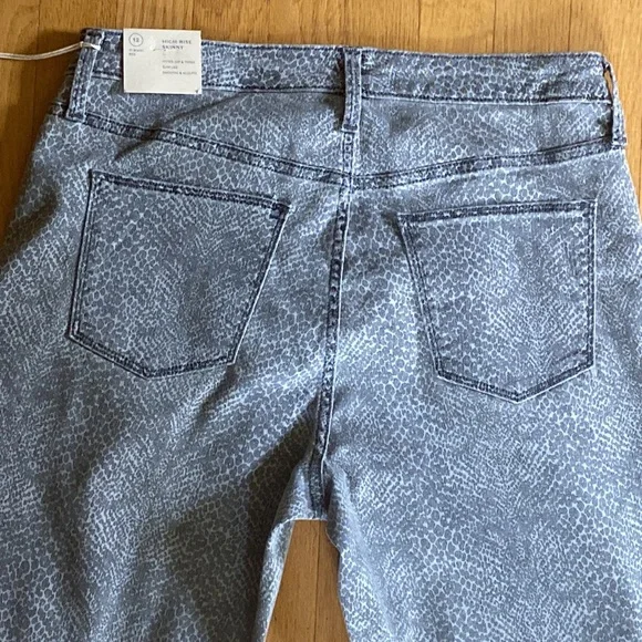 Universal Threads High Rise Skinny Jeans Gray Animal Print sz 12 - Picture 11 of 11